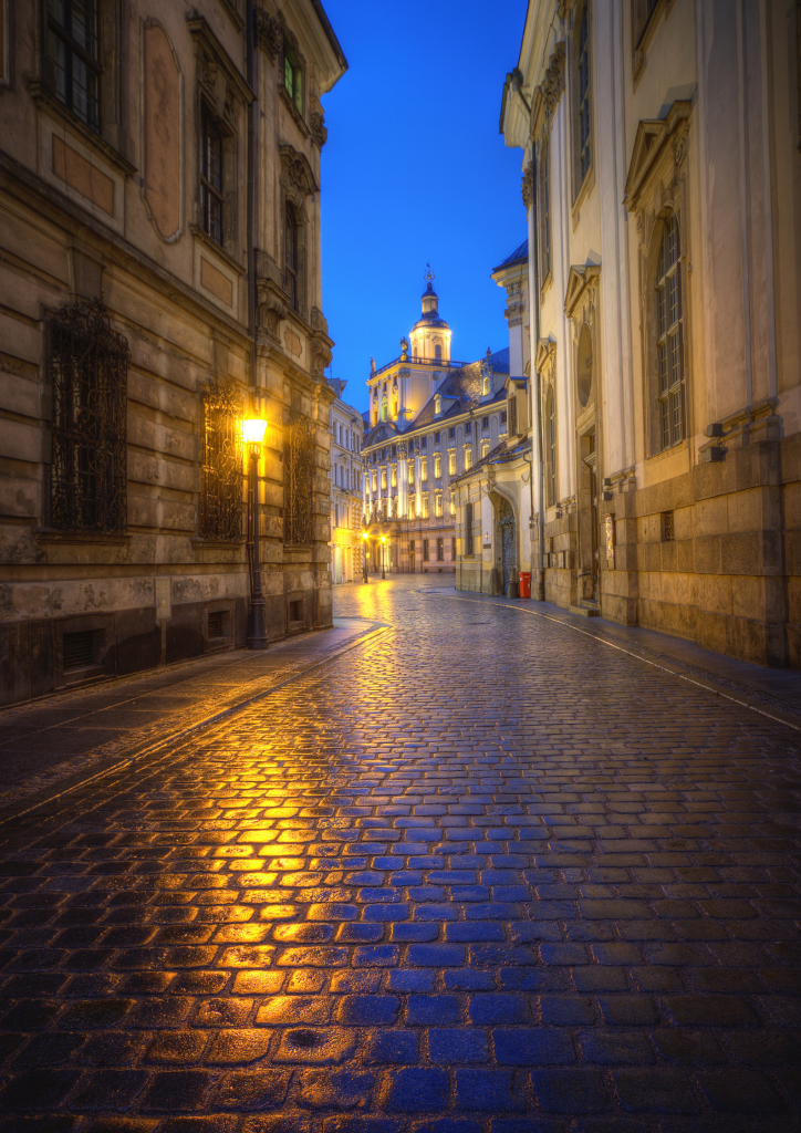 Uniwersytet Wrocławski nocą